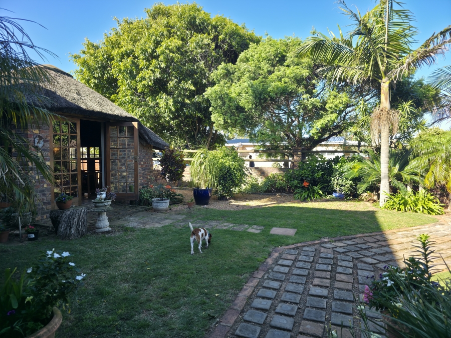 4 Bedroom Property for Sale in Wavecrest Eastern Cape